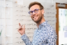 Mikael vann pris 2024 som årets bästa klarsynt optiker