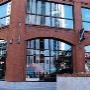 ANTEC Solfilm i Göteborg är en seriös montör av Solar Screen's solfilmer för kunder med höga krav på felfria monteringar. Vår specialitet är montering av solskyddsfilm på alla typer av bilar och övriga fordon, men vi utför naturligtvis även montering på fastigheter, kontor, butiker etc.