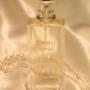 Omppu Summer Edp 50ml damparfym har en Lyxig sametslen doft av läckra fruktnoter som förflyttar dig till en förtrollande plats med turkost vatten och färgglada blommor. Friska toner av Söt honungsmelon med Ocean Aqua .ger doften sprudlande energi och sötma. I hjärtat finns Caribbean Coconut och saftig mango som sedan möter den lugna basen av sedelträ och Vit mysk. En sensationel doft som definitivt får dig att längta efter en magisk dag i paradiset. Ett måste för varje parfym älskare!