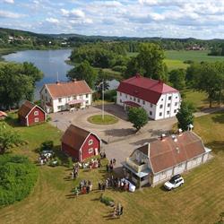 Åby Säteri, Horn